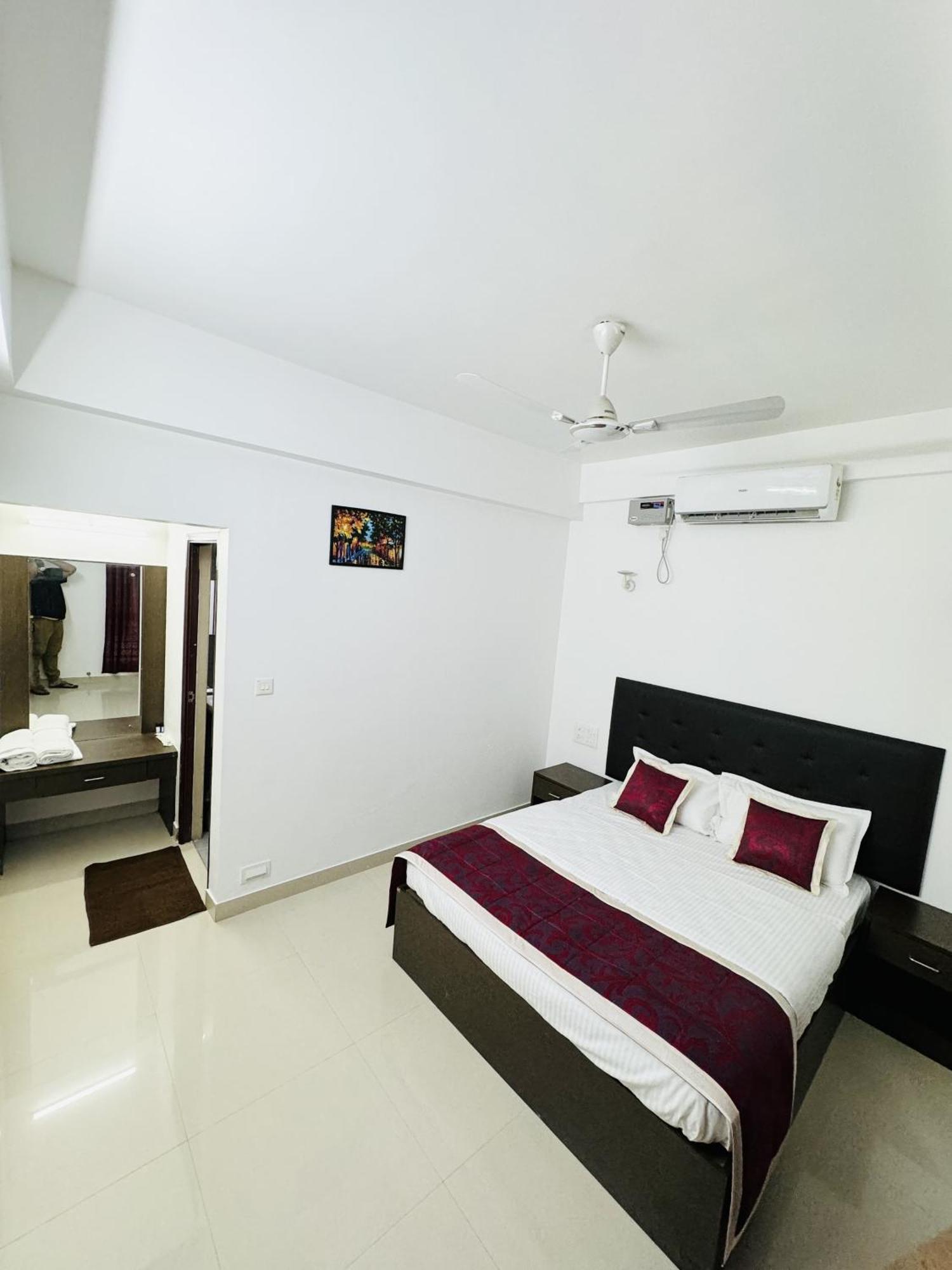Royal International Hotel Trippapur Exterior photo
